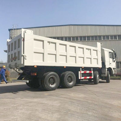 Shacman 8X4 Camions à ordures pour machines lourdes LHD réservoir de chargement Dimension 6800*2350*1600mm